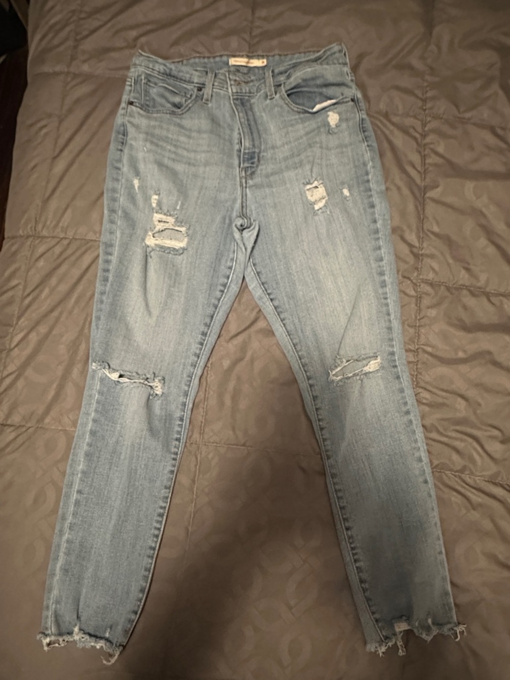 Light Blue Distressed Women's levi's style 721 size 31